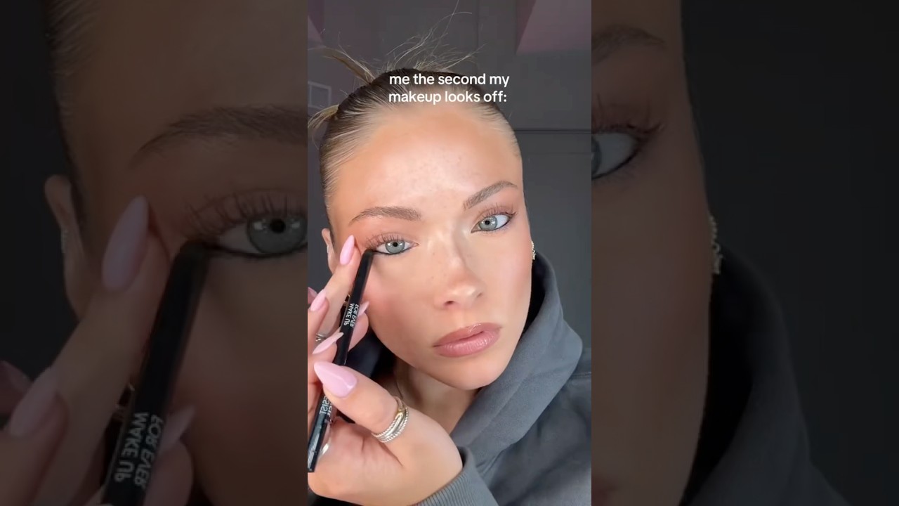 Черная подводка всегда идет голубым глазам 💅🏼💆🏼&zwj;♀️✨💗 #идеимакияжа #макияжист #тренд