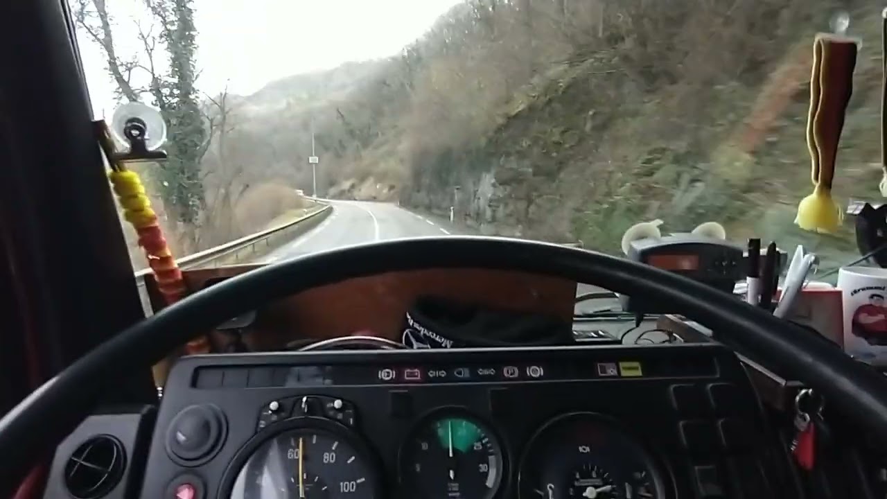 Mercedes Benz NG 1017 LS auf der Route National 83 nach Besancon