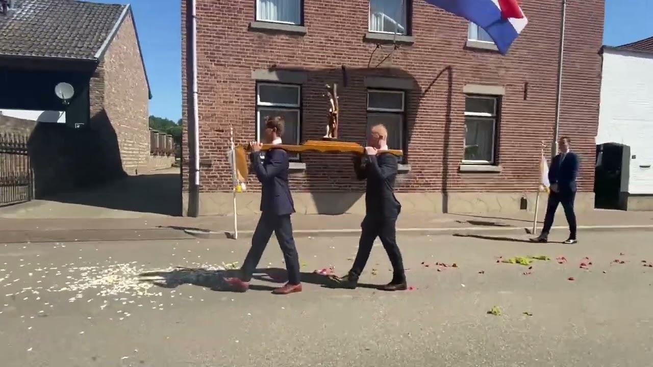 Bronk-processie Oost-Maarland, gefilmd door Quinn (8 jaar)