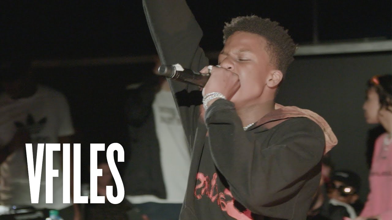 Smooky MarGielaa Performs 