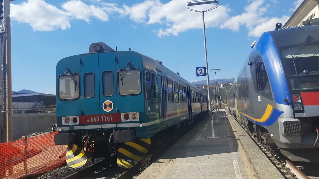 Incrocio di treni regionali e arrivo del treno storico a Castelnuovo di Garfagnana