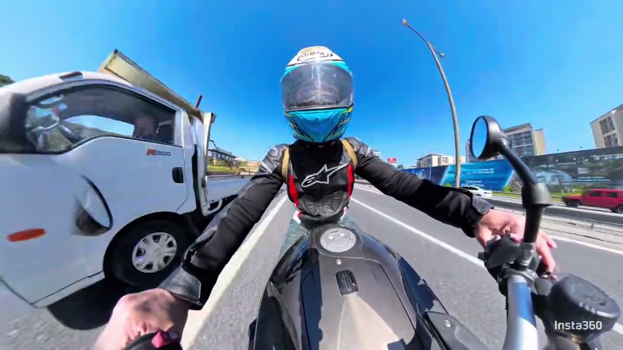 BMW K1300R on way - AKRAPOVIC EXHAUST- Insta360 x4