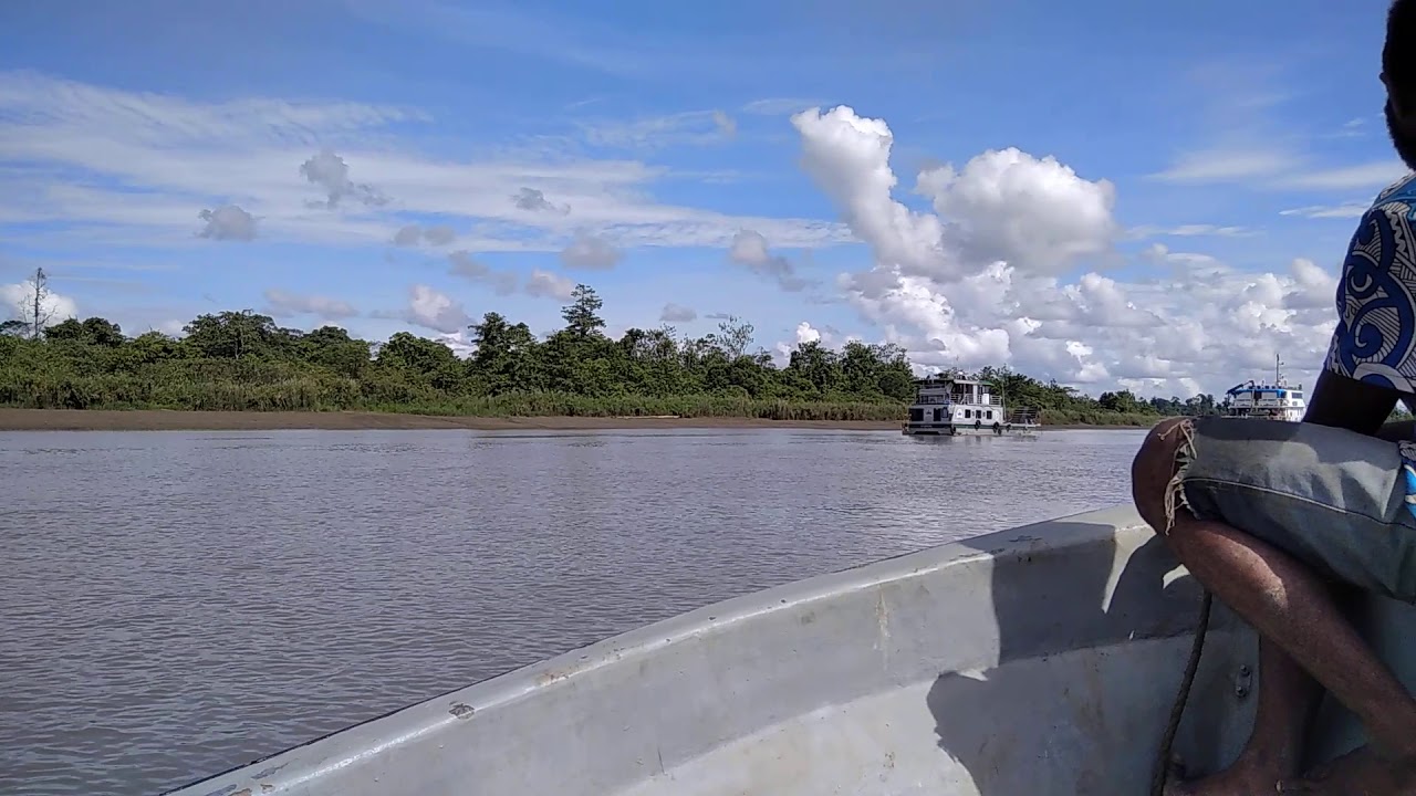 Cruising on The Fly River