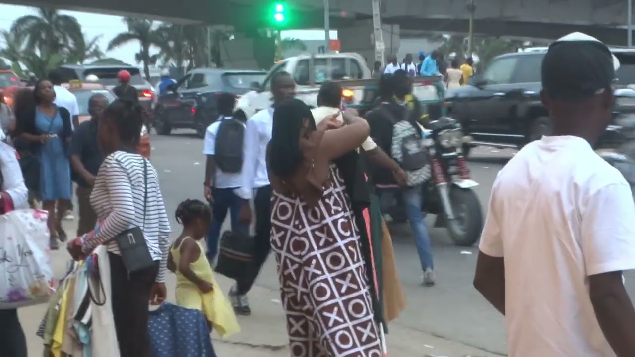 STREETS OF ABIDJAN, COTE D'IVOIRE, WEST AFRICA.