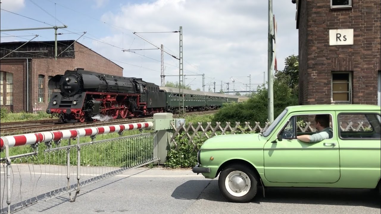 Essen-Dellwig mit E 10  +  Saporoshez und 01.5 in Ratingen West