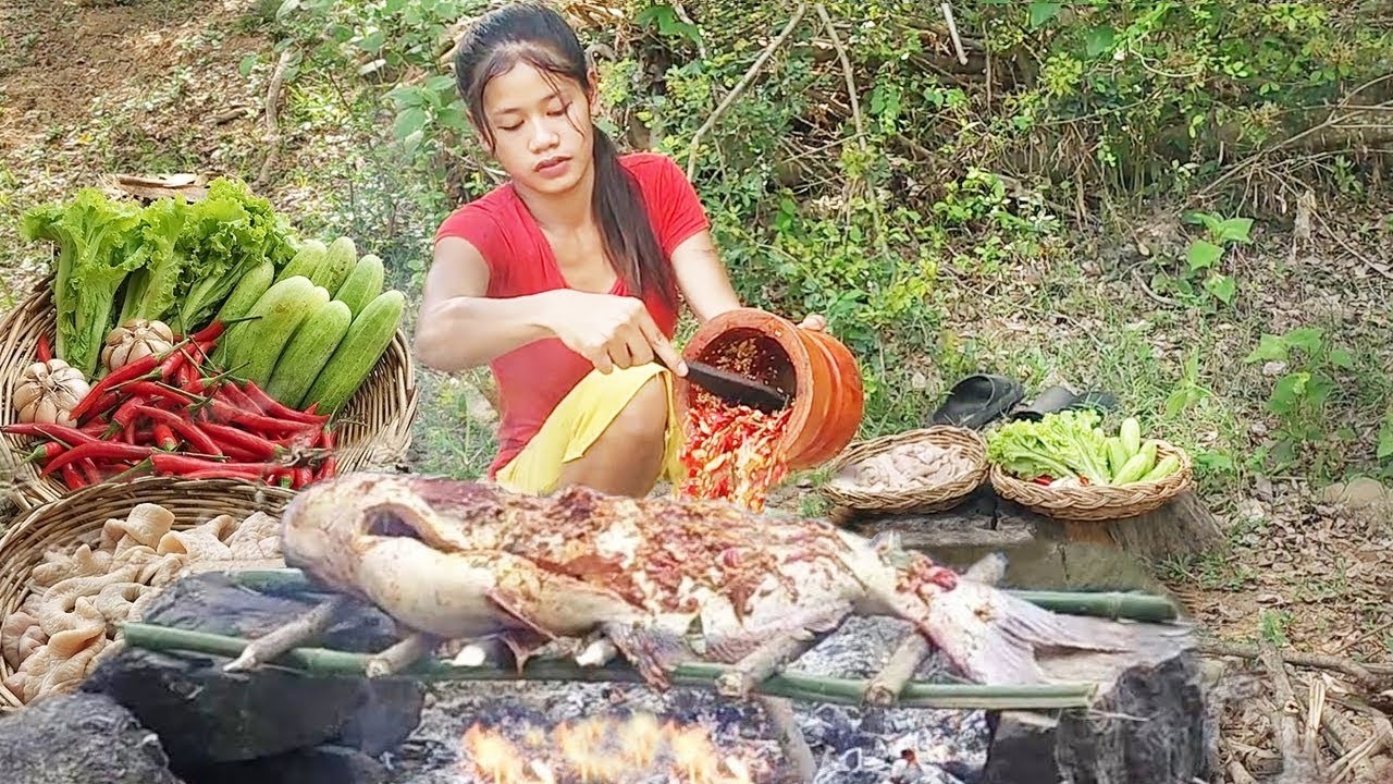 WILDERNESS CATCH & COOK: Massive Fish Caught in Forest Stream & Grilled Spicy!