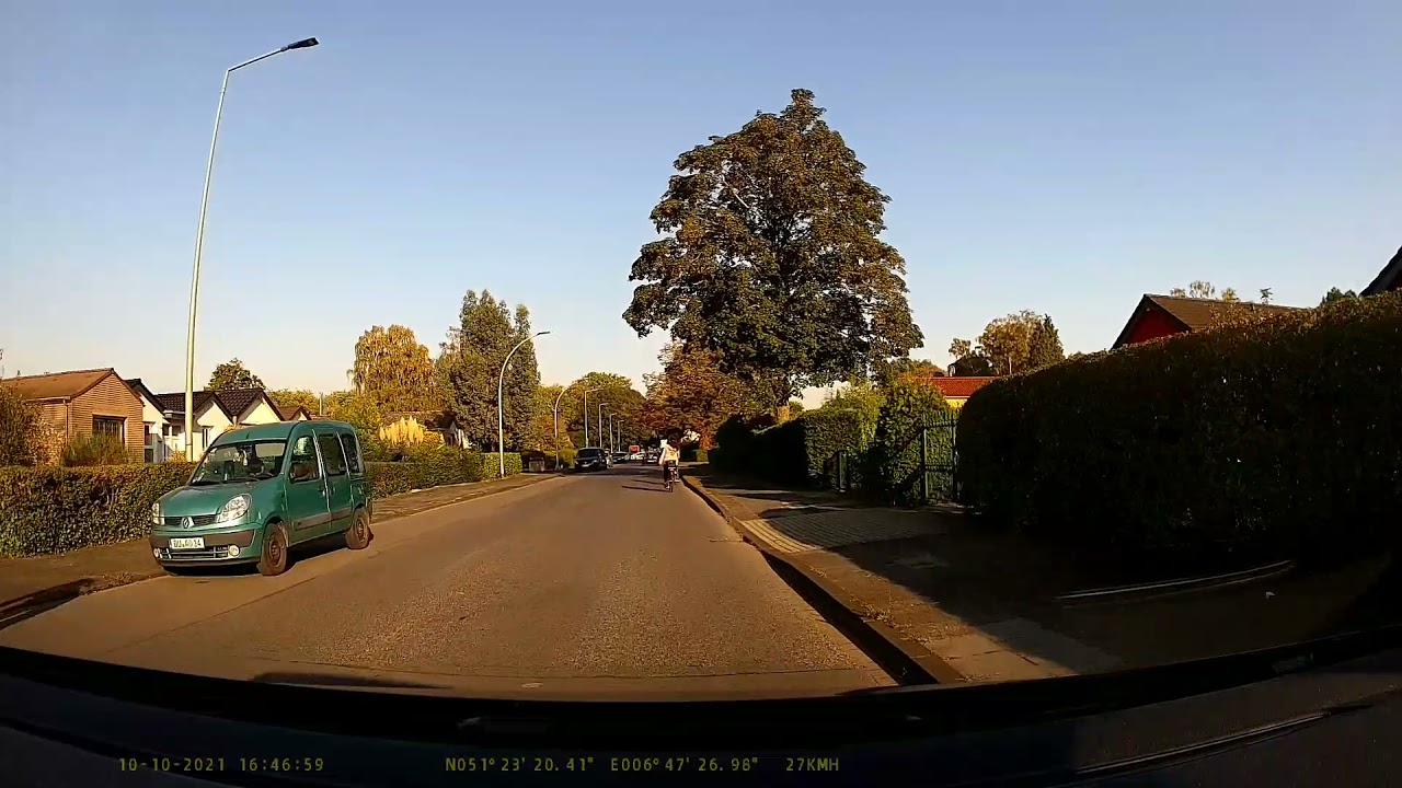 Duisburg Sechs Seen Platte, 30 Zone mit Vorfahrtstraße, Gefahrbremsung und Verbot der Durchfahrt