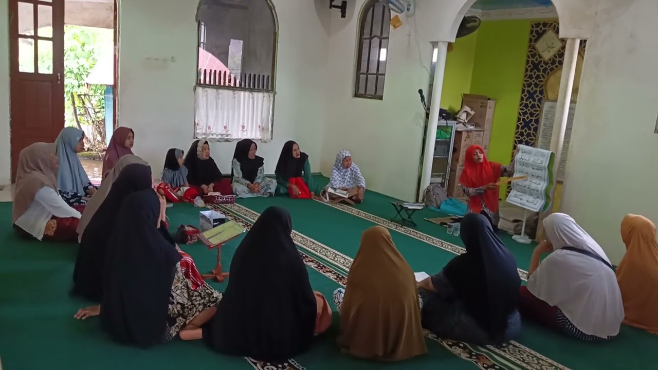 Bimluh,bersama ,ibu-ibu mengaji jilid 3 di MT.miftahul Jannah 