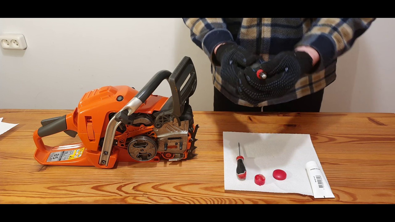 Husqvarna | Lubrication the Chainsaw 545 Clutch Drum Needle Bearing.