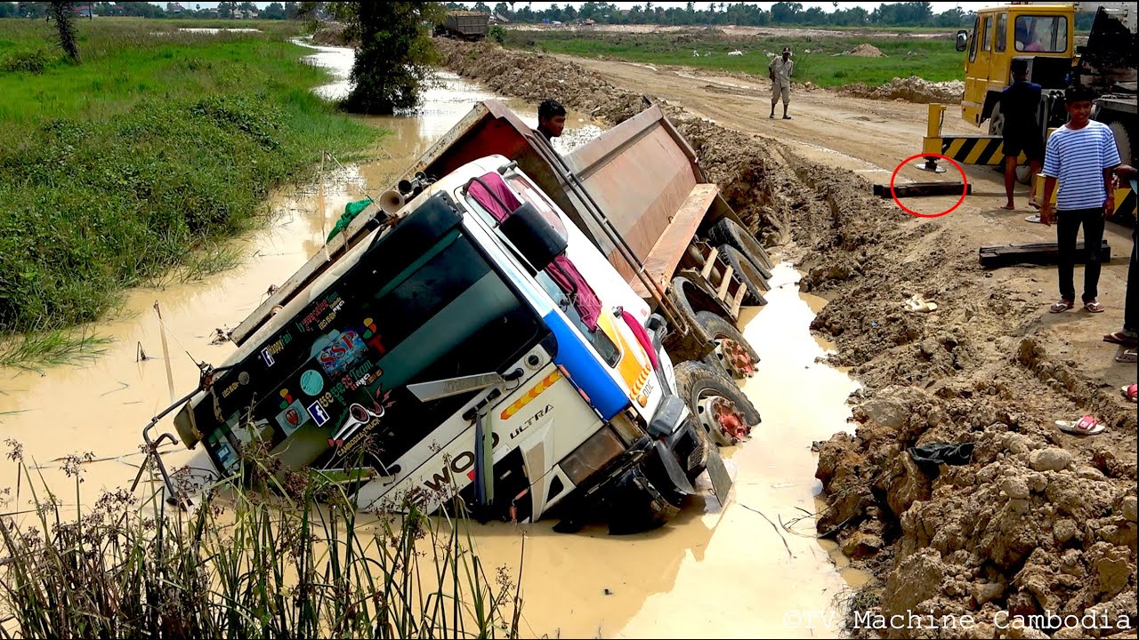 NEW MIX!! Experience Operating Of Recovery Dump Truck Drive Landslide Overturned Broken Raod