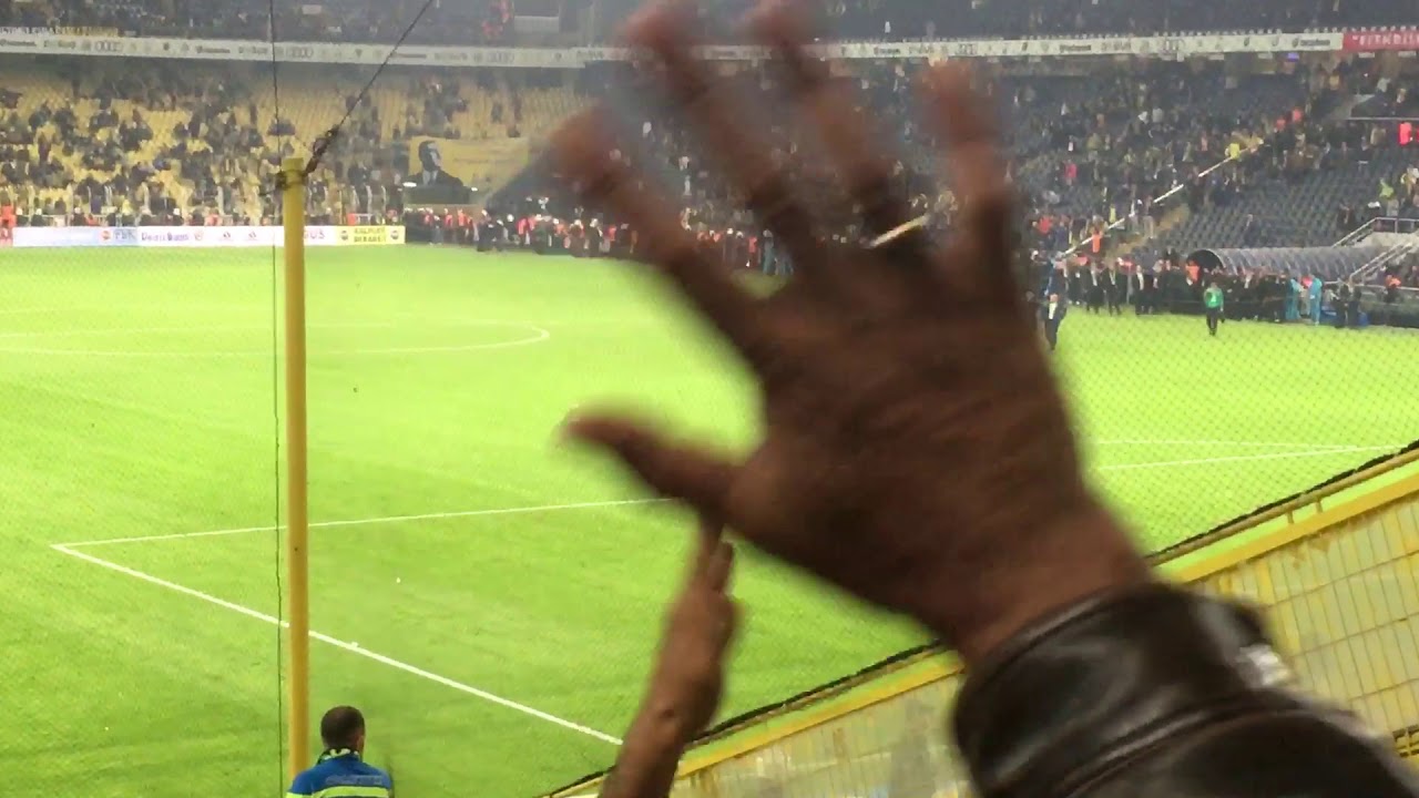 Fenerbahçe Ankaragücü İsmail Kartal maç sonu tribüne geliyor Fenerbahçeliler alkışlıyor