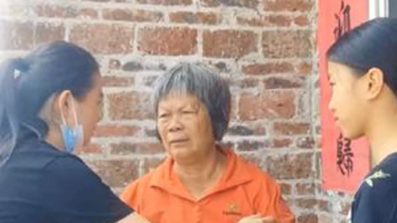 我们帮扶了五年的两个妹妹，命运相似的她们，因为家庭和个人原因，今年中考后，她们都放弃了继续读书的机会。我们尽能力先让她们留在我们身边，不让她们太早独自去面对社会这个大染缸。