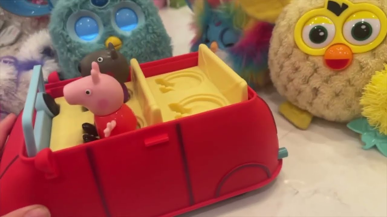 Furbies hang out at Mimi's house and have a birthday party.