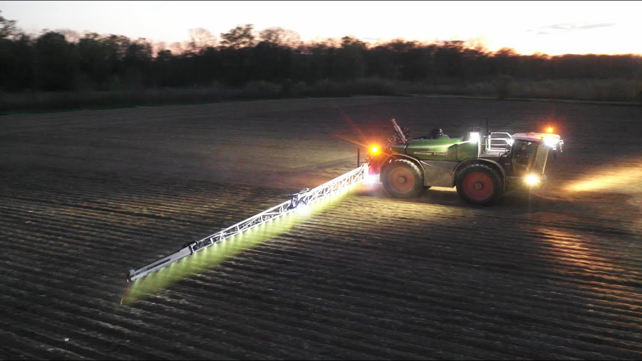 FENDT Rogator 645 by Night