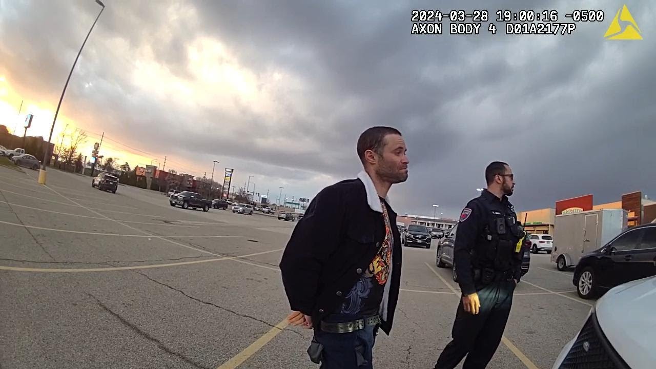 Police Deals With Suspect Walking In Shopping Center With Machete