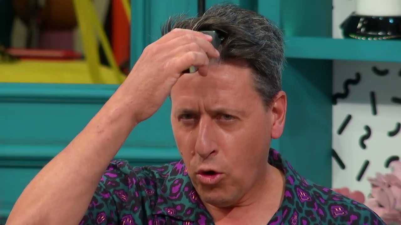 LOL 2 - Spoiler Alert | Gianmarco Pozzoli si rasa una striscia di capelli