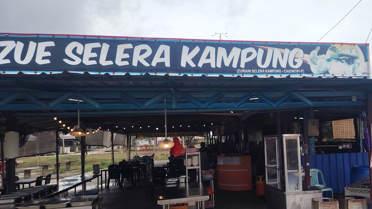 Aktiviti di Restoran Zue Selera Kampung Menjelang Waktu Berbuka Puasa
