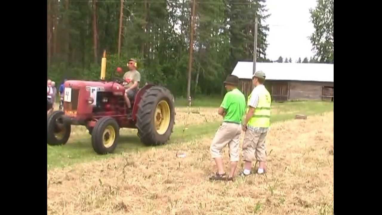 Wanhat Traktorit Laitumella 29.6.2013 Viuruniemen kylä, Outokumpu