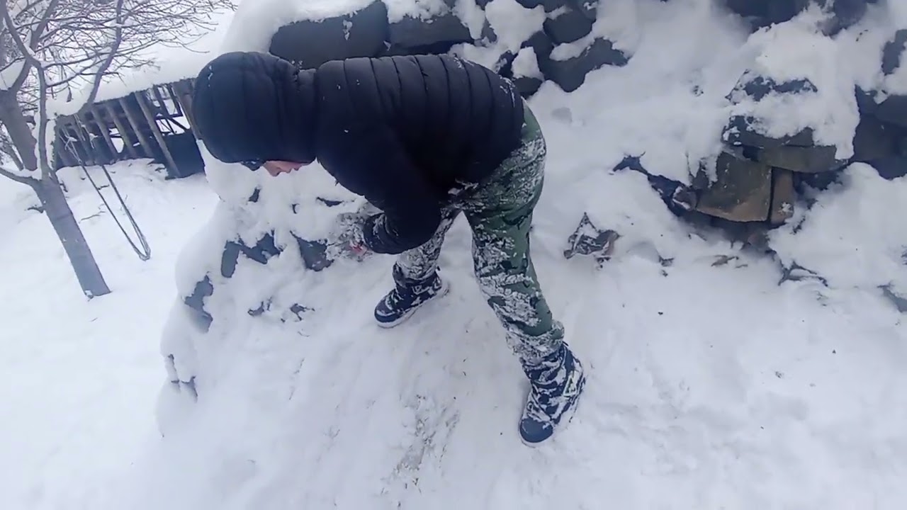 VLoG сламали снеговика, катались на велосипеде, дочка нарисовала Компота, Лёню и ВЛАДУС и закопалаИх