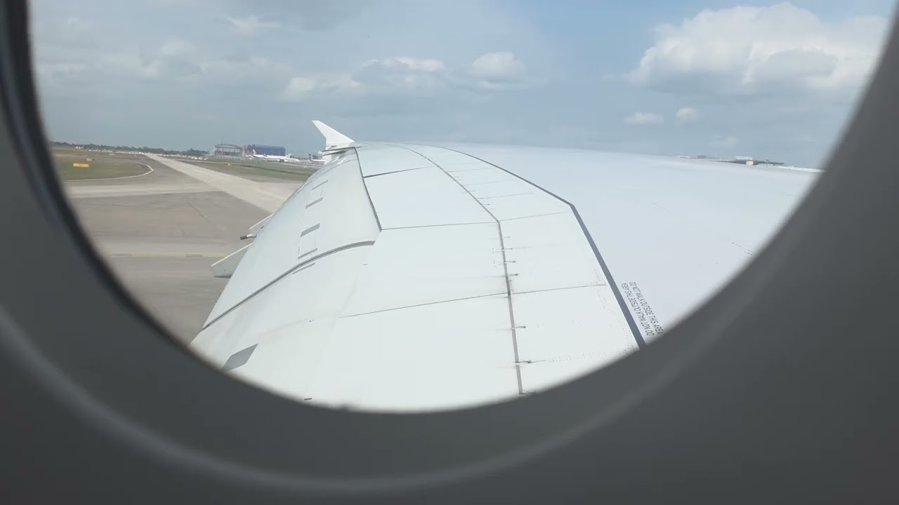 Landing at Changi Airport, Singapore on Emirates' A380-800  🇸🇬