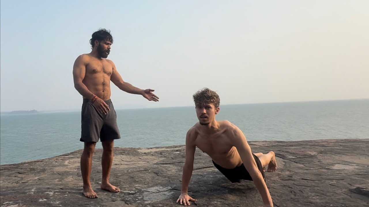 GOA BEACH पर गोरे लोगो को सिखाये सपाटे|💕