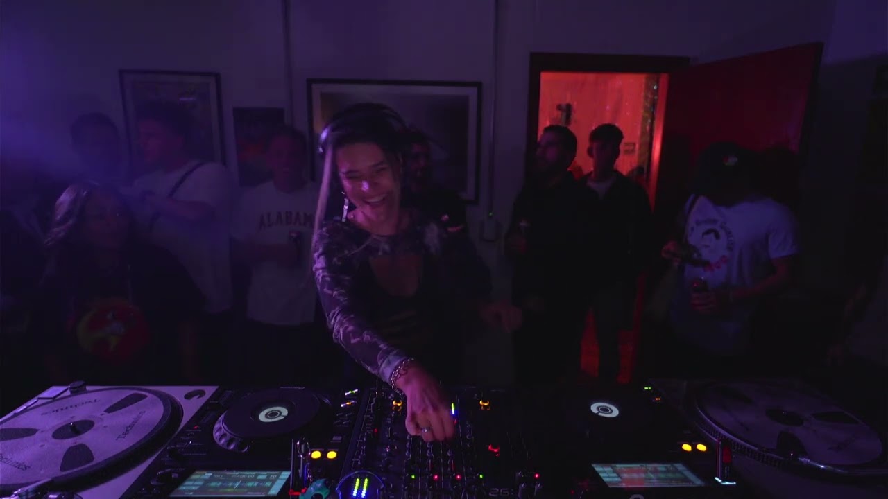 Salas Roma & Discos Sentimiento: Mitad de Semana - Mica Sapin