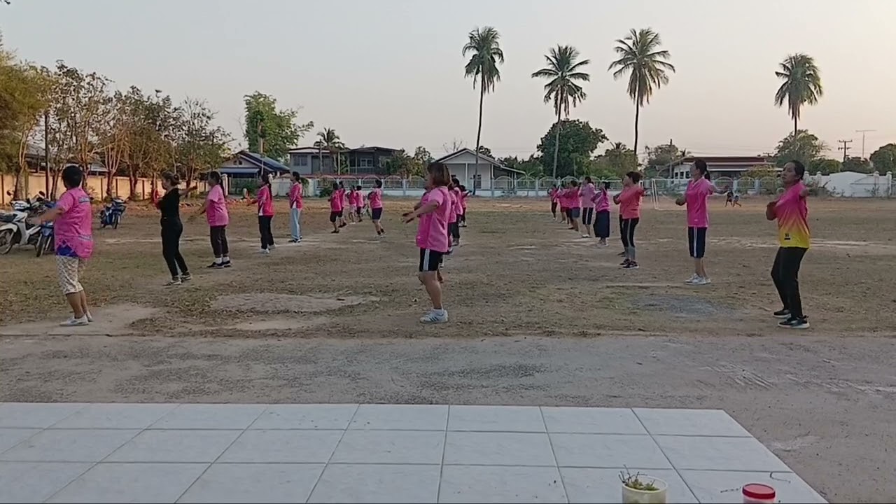 เต้นเพื่อสุขภาพ บ้านทรายขาว ต.นาเมือง .อ.เสลภูมิ. จ.ร้อยเอ็ด