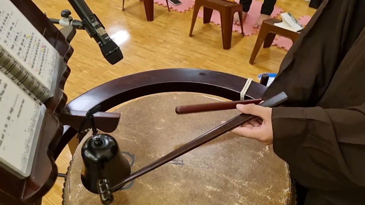 Lư Hương Tán (Thỉnh Trống Pháp Hội Trung Phong Tam Thời Hệ Niệm)