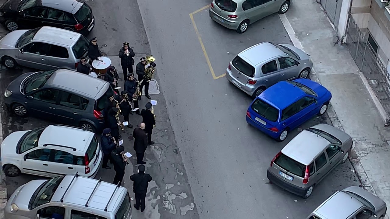 Santa Cecilia. Pettole e Pastorali, oggi Taranto si è svegliata così