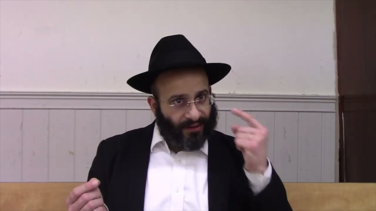 איך אמורים להתנהג כשנמצאים ליד אדם שמתפלל שמונה עשרה