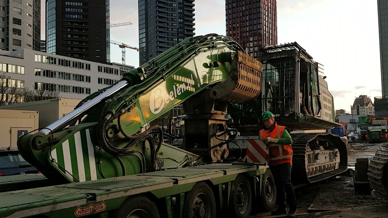 Beelen.nl sloopmachine 352F wordt opgehaald door Beelen dieplader Volvo FH750
