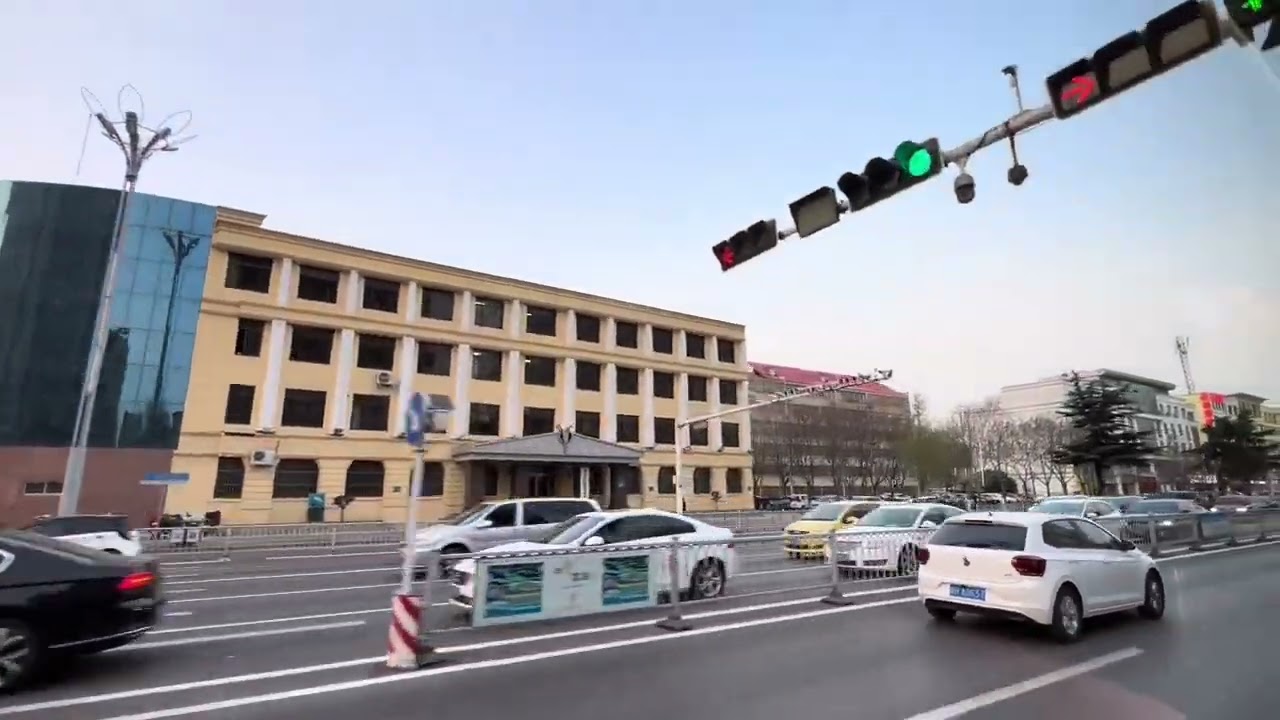 公交车上第一视角看济宁，城市建设非常整洁大气