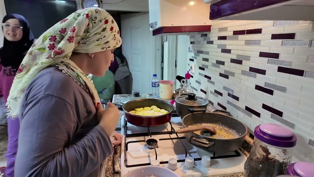 Bahçeye fasülye ektik öğlen yemeği