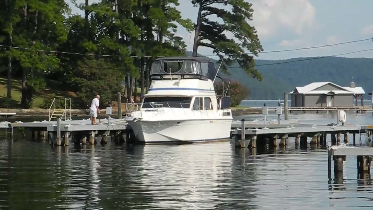 Chris Craft docking in Alabama