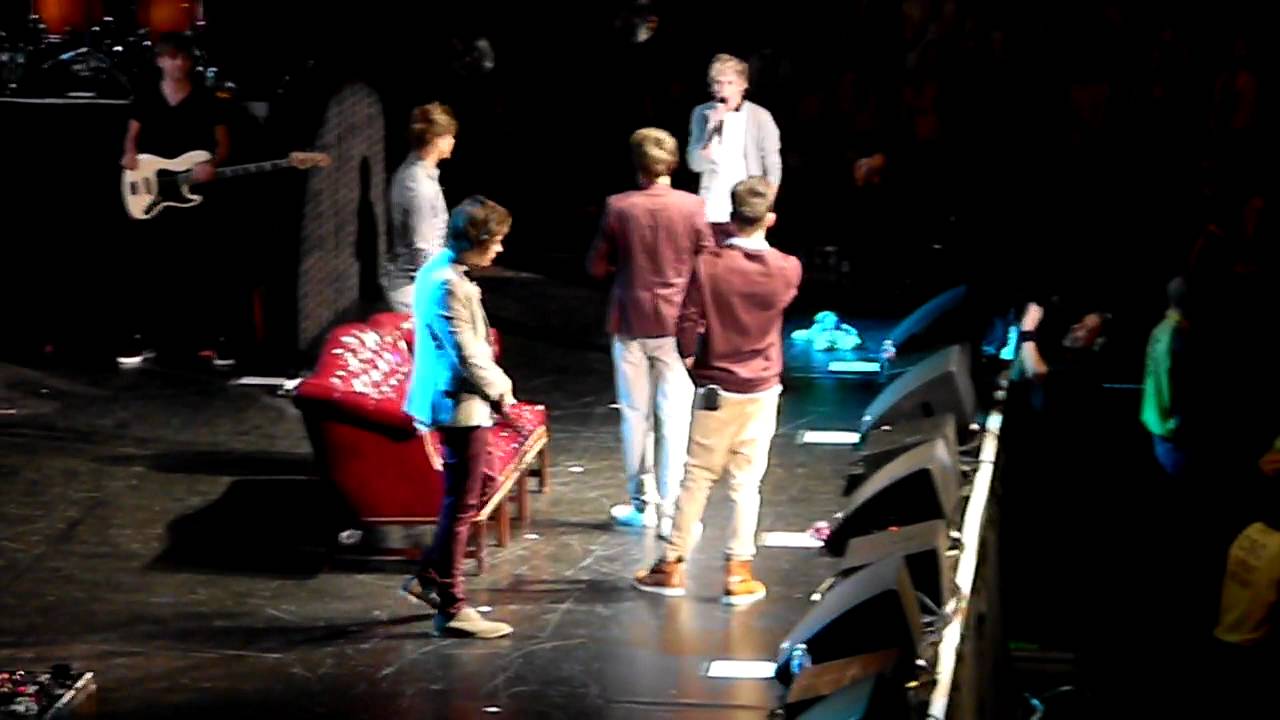 One Direction read out tweets (Fairfax, VA 5/24/12)