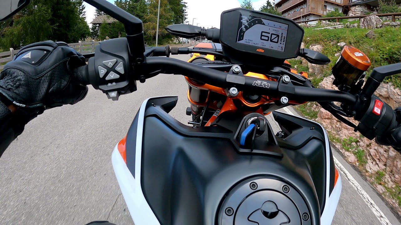 KTM Duke 890R - Mountain climb [4K]