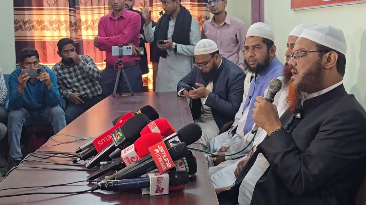 বরিশালে সাংবাদিকদের সাথে মতবিনিময় কালে যা বললেন শায়খে চরমোনাই।