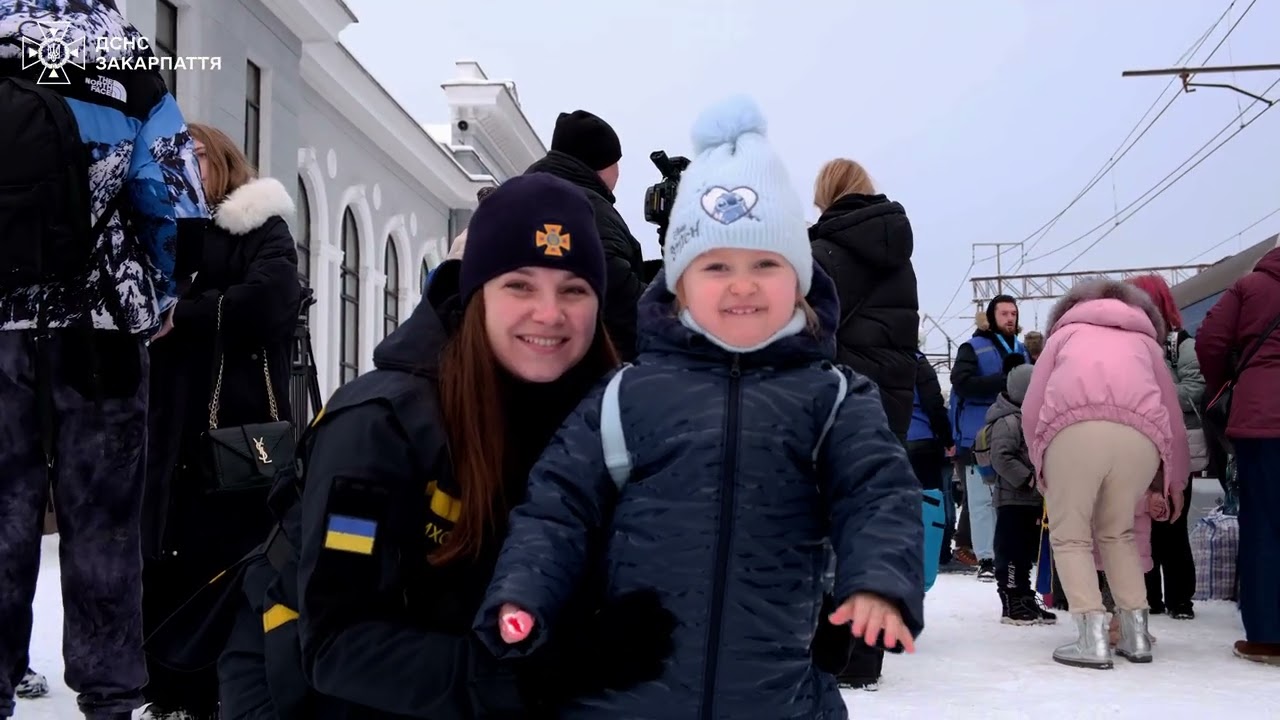 Закарпаття зустріло евакуаційний потяг із Запорізької області