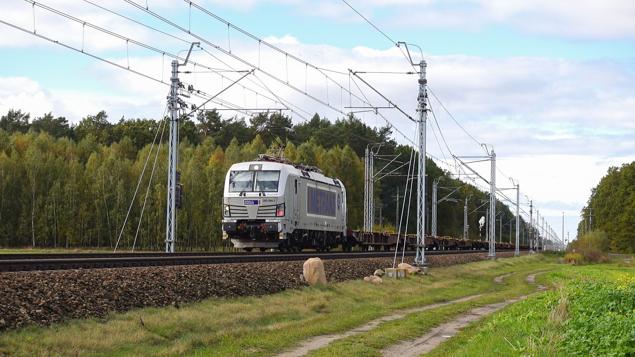 [100] Siemens Vectron 383 446-2 Z Platformami do Małaszewicz.