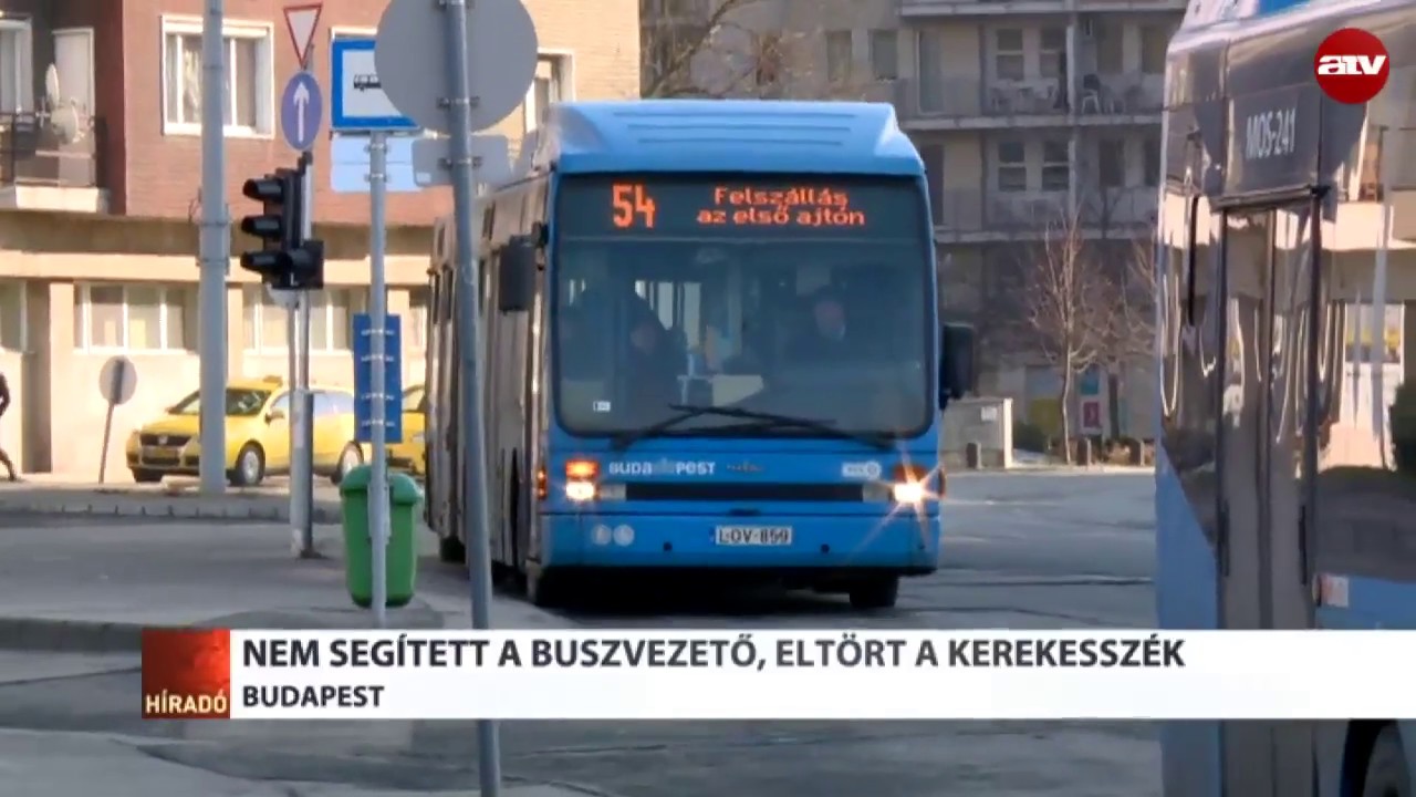 Nem segített a buszvezető, eltört a kerekesszék