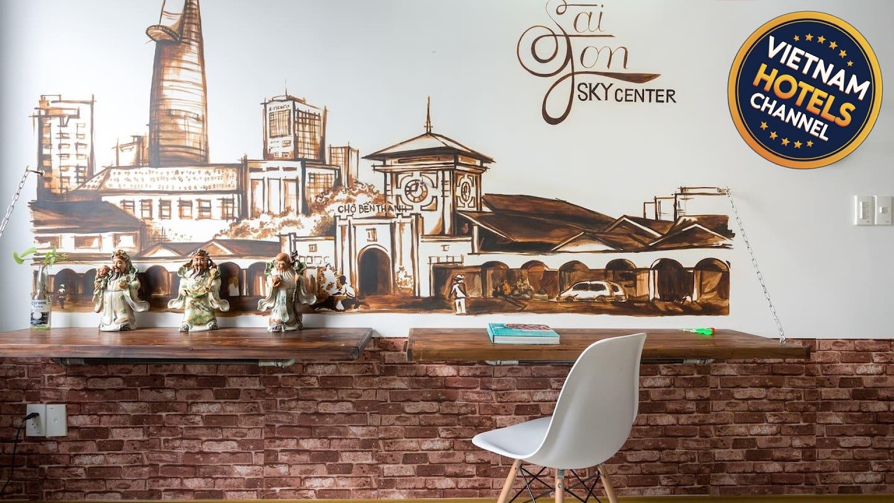 Sky Center Hostel | Ho Chi Minh City, Vietnam | Hotel Review 🛏️