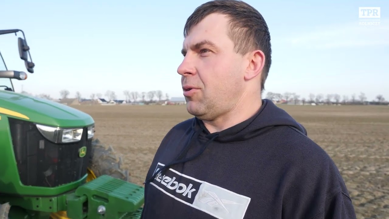 Test ciągnik&oacute;w John Deere 5105M. Przekładnie robią ogromną r&oacute;żnicę