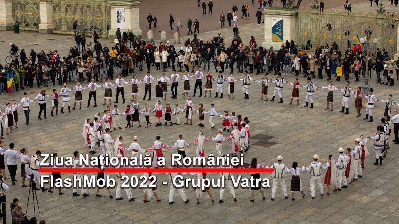 Grupul Vatra - Flashmob cu dansuri românești în inima orașului Torino
