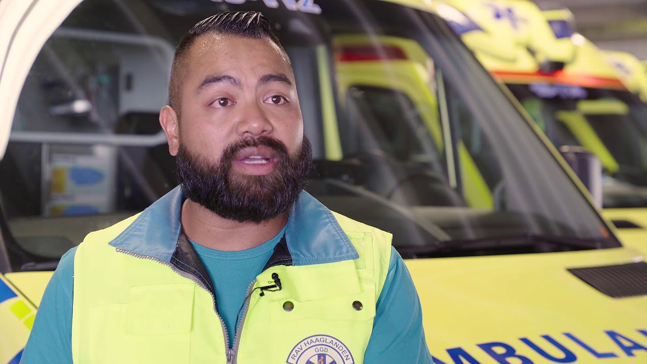 Ambulancechauffeur Noes vertelt over zijn baan bij ambulancezorg GGD Haaglanden
