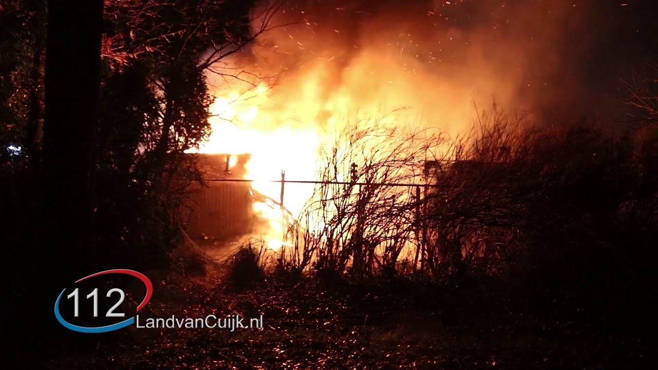 Chalet verwoest door vlammen camping Hengeland in Afferden