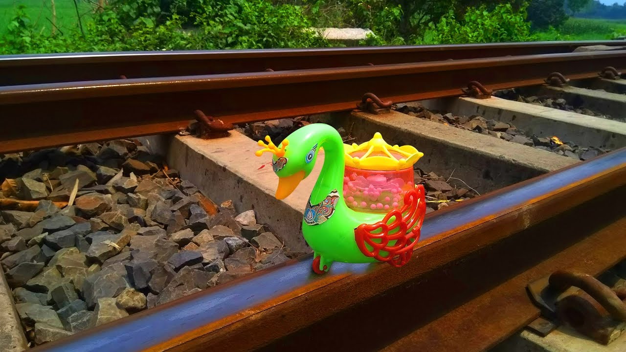 Train vs Baby duck toy car