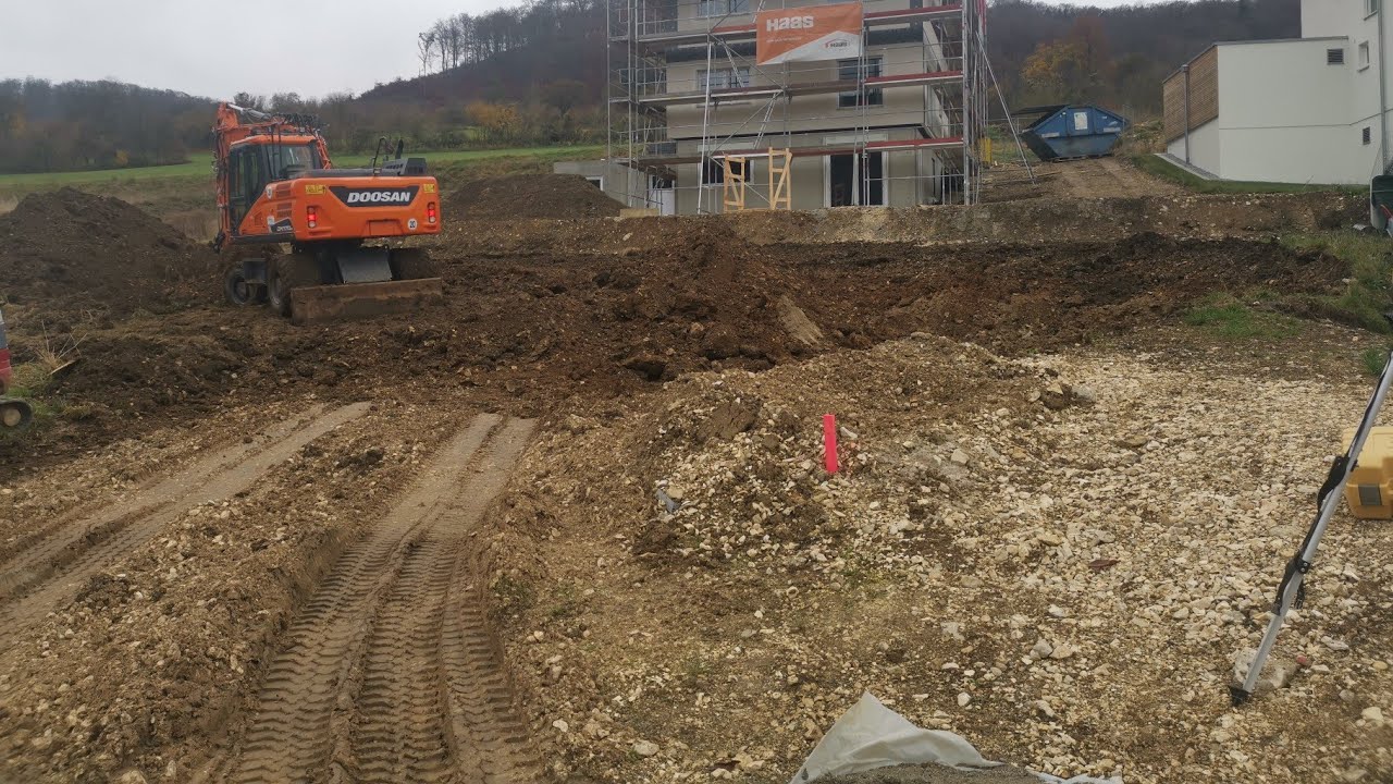 Tag 1 unserer Erdbauarbeiten #bauunternehmung #moos