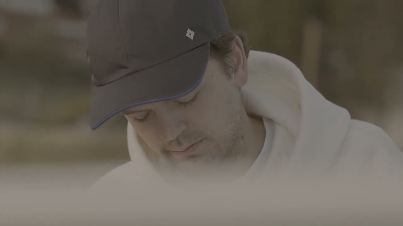 UNIVERSE (Official Video) - Loris Mittaz