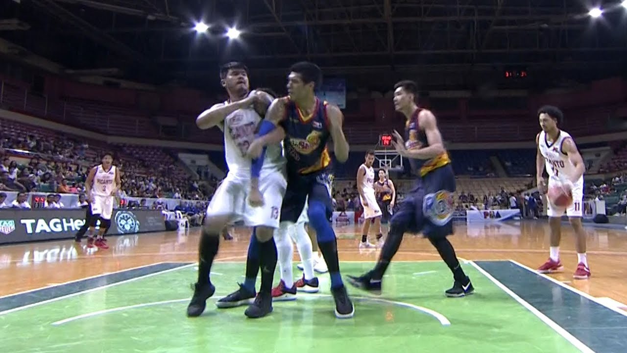 Eric Camson and Raymond Almazan went at it in the second quarter! | PBA Philippine Cup 2018
