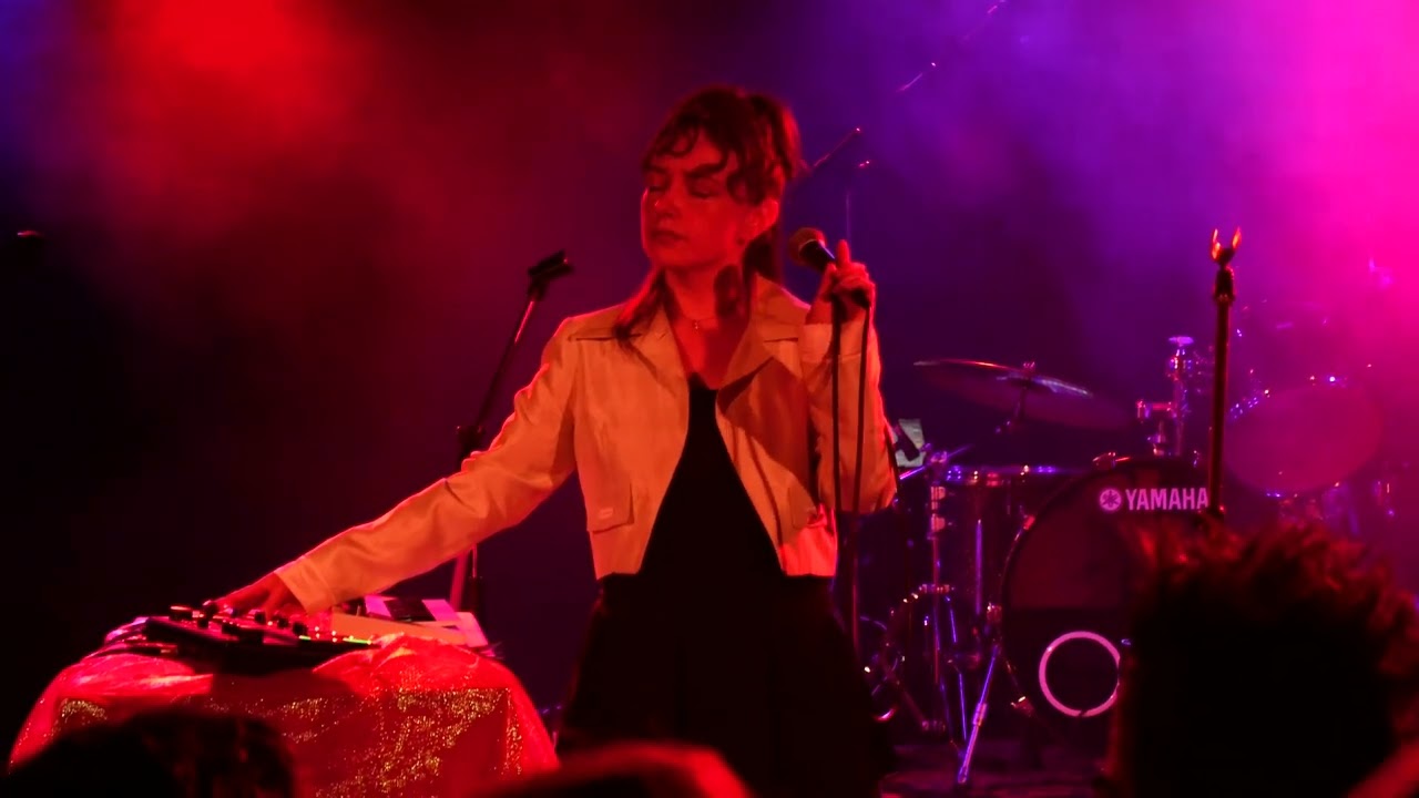 Laura Groves performs live at Feierwerk in Munich